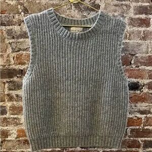 BE COOL Gray Crewneck Sleeveless Sweater with Ribbed Knit